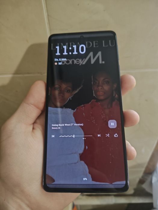 Ігровий потужний Moto Edge 30 Pro OLED 144Hz 12/128GB Snap 8 Gen 1