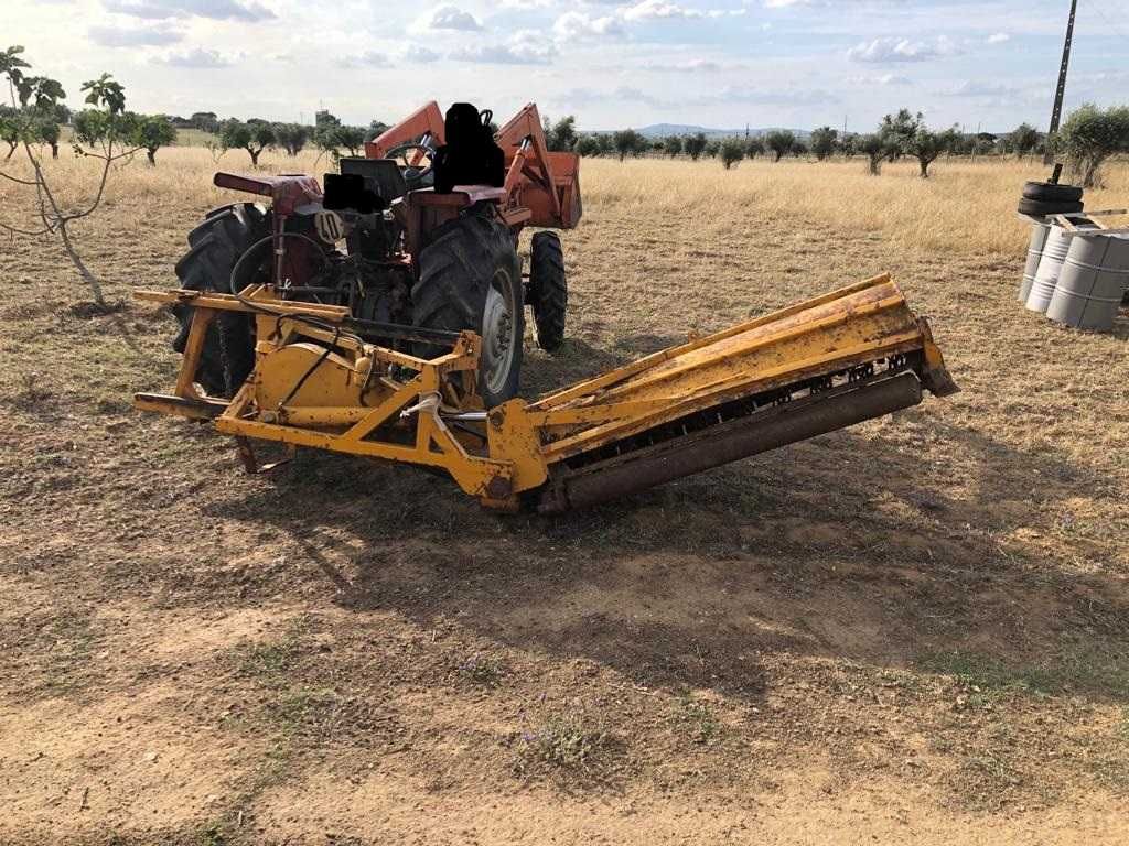 Limpa bermas destroçadora de martelos descentrada