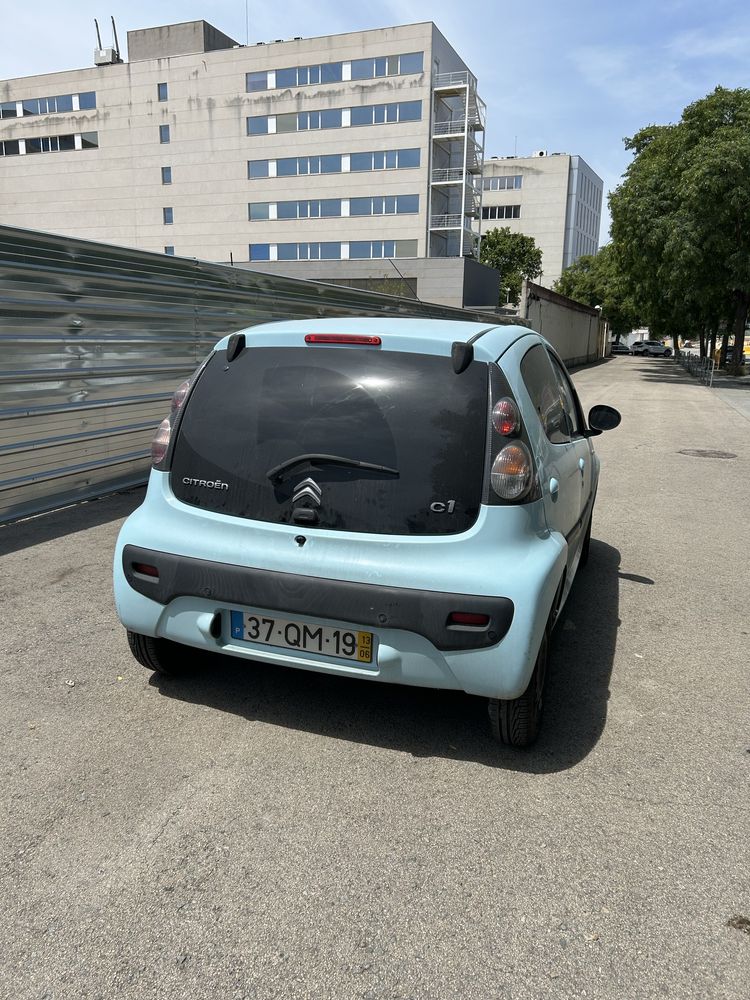 Citroen C1 azul em bom estado