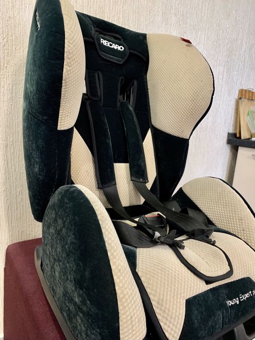 Автокрісло RECARO Young Expert plus Microfibre sand системой Isofofix