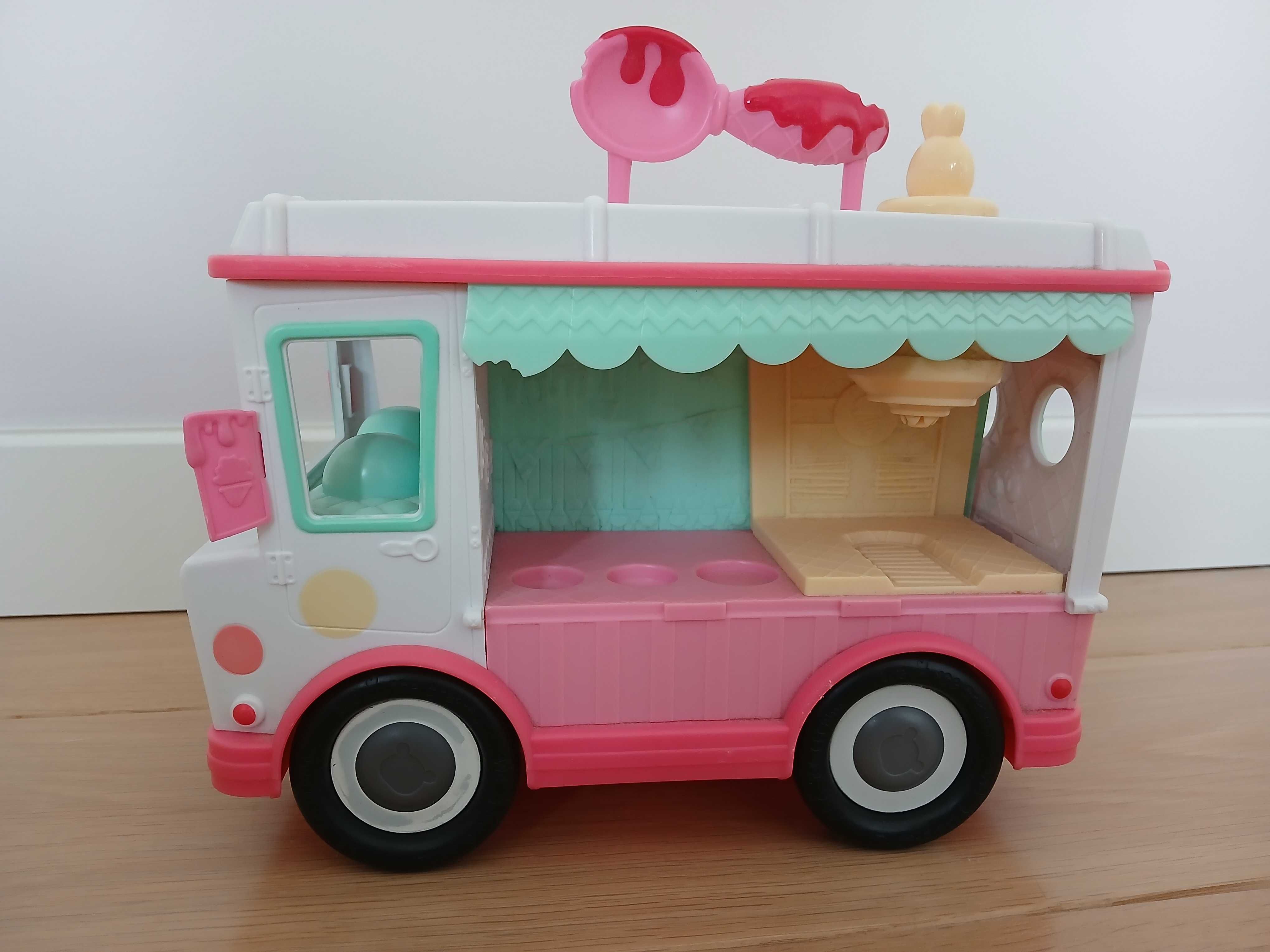 Num Noms Food truck