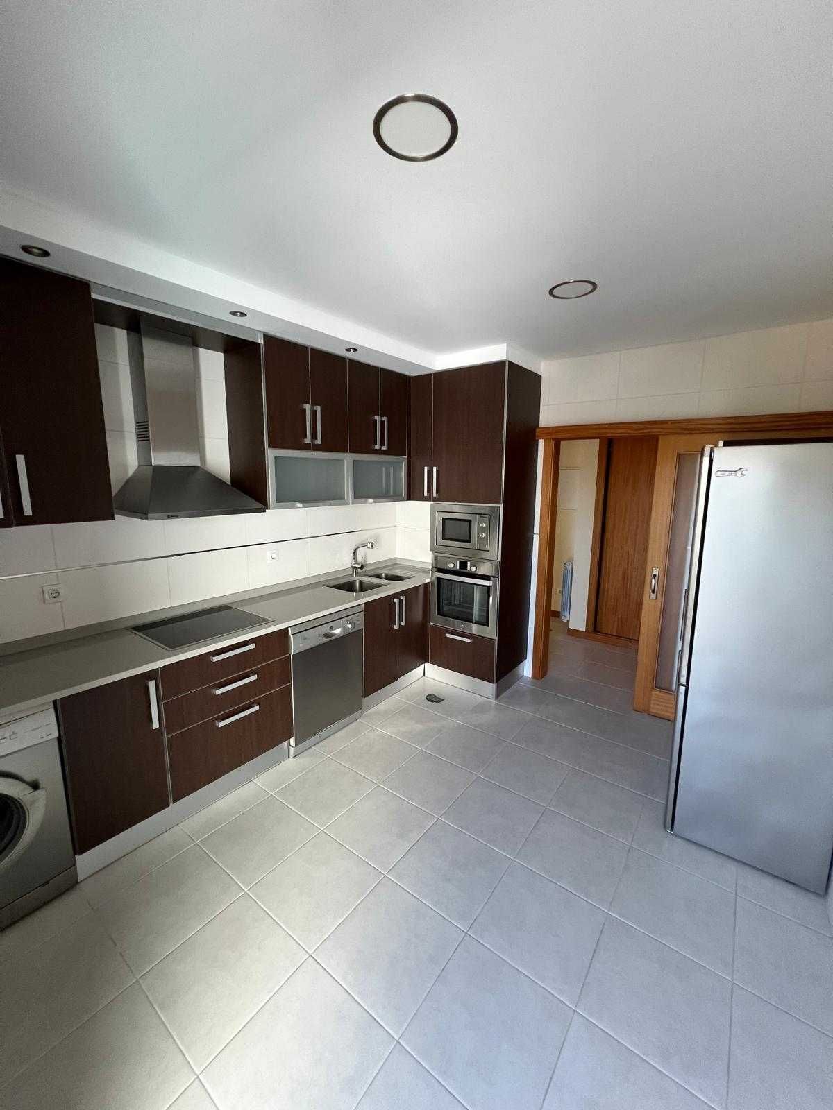 Apartamento T1 na Rua Padre Pascoal - São Bernardo, Aveiro