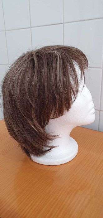 2 perucas diferentes e totalmente fantásticas a preço de saldo