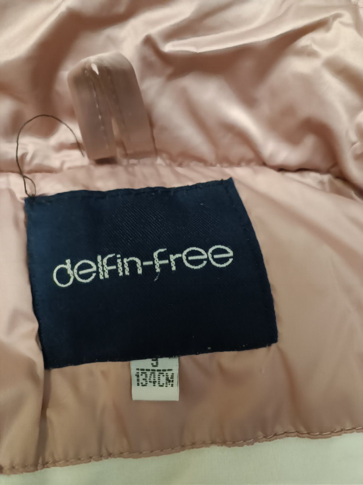 Продам зимову куртку на дівчинку delfin-Free