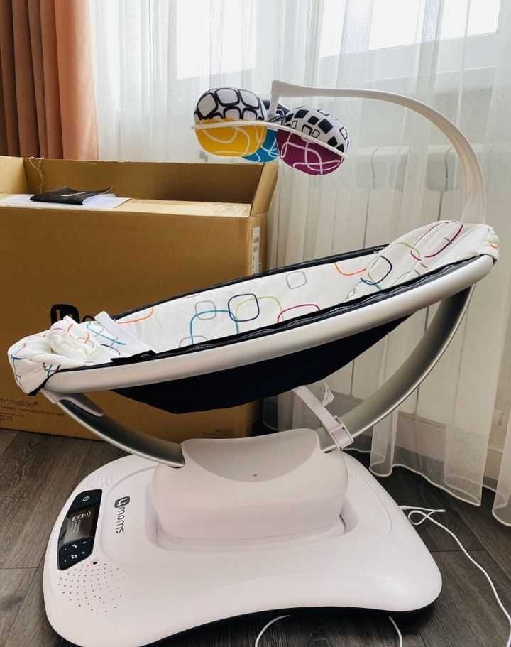 Укачивающий центр 4Moms Mamaroo 4.0+Вкладыш