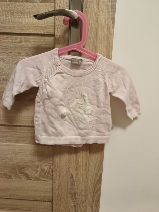 Niemowlęcy dziewczęcy sweterek bluzka z królikiem 62cm