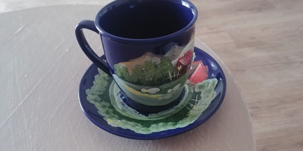 Kubek z podstawką