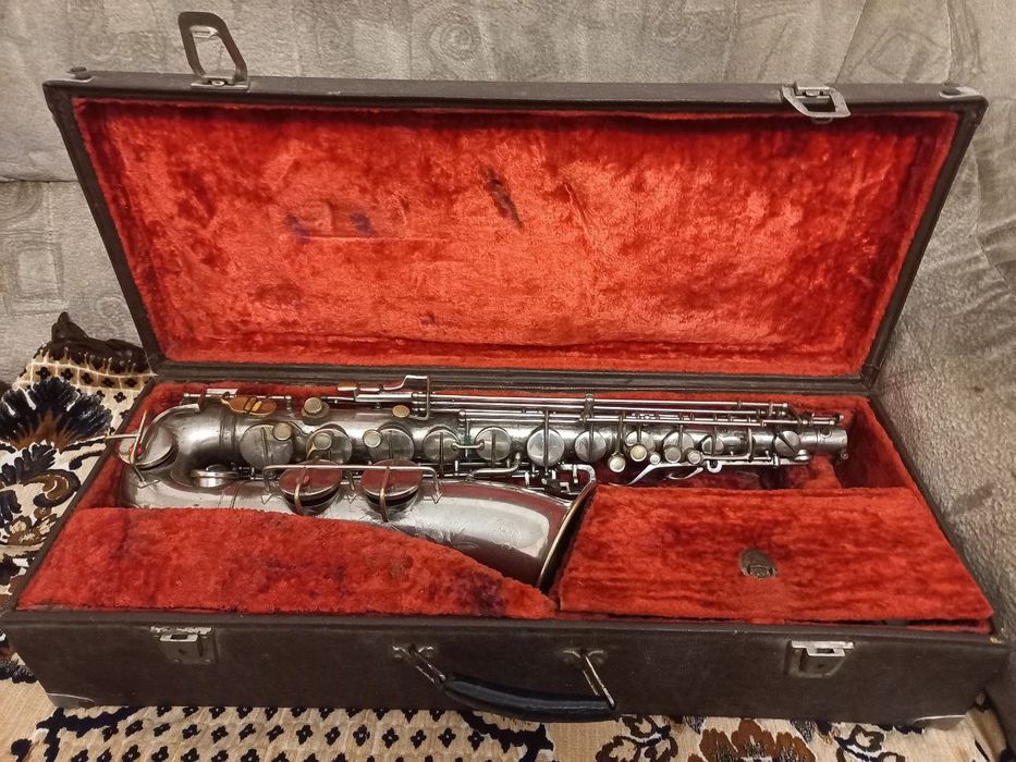 Саксофон альт.Саксофон тенор.труба.