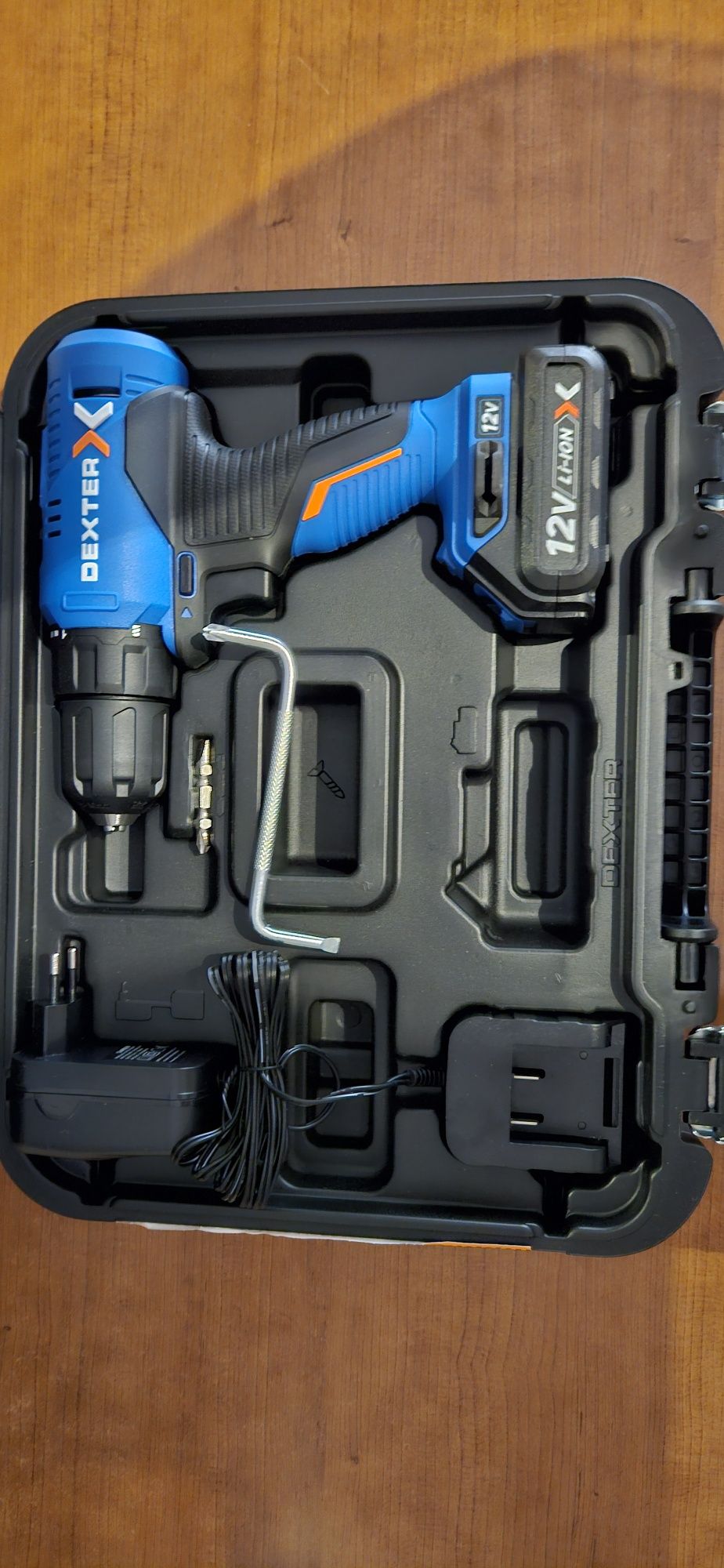 Máquina aparafusadora dexter 12V