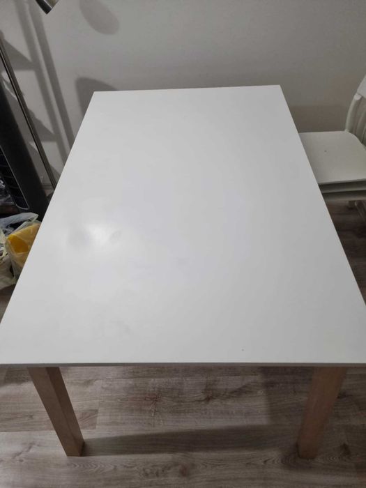 Stół + 4 krzesła - biały blat