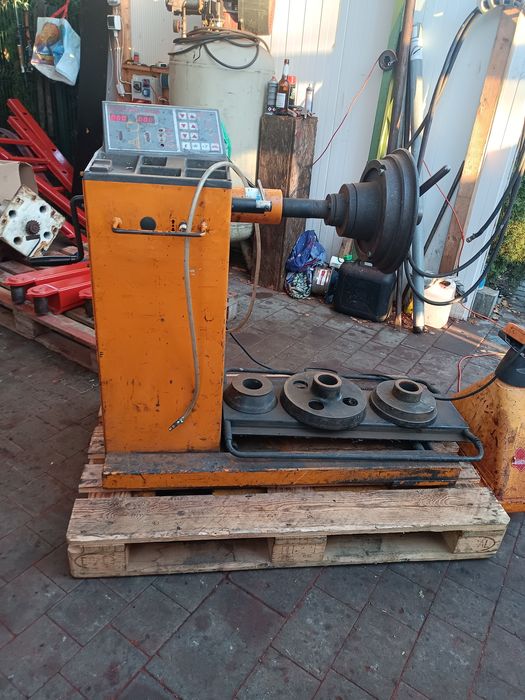 Wyważarka do kół ciężarowych