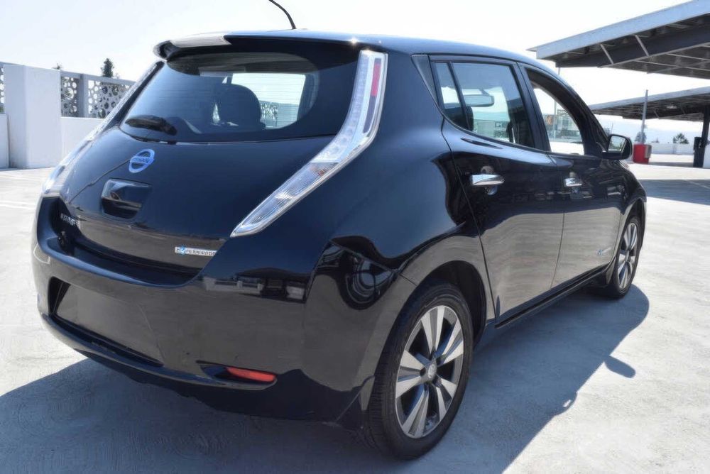 Nissan LEAF SL      2015