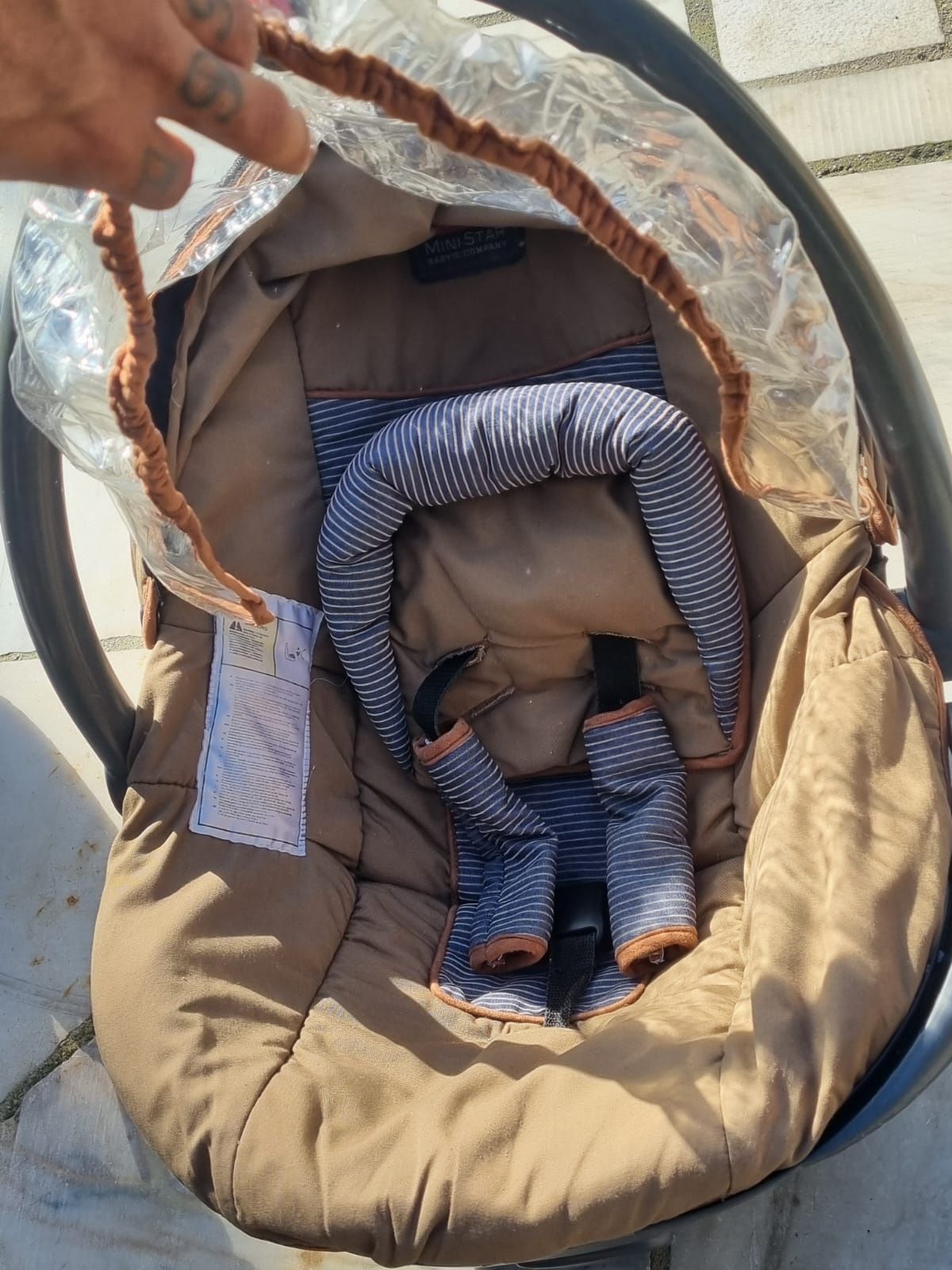 Conjunto carrinho de bebé e ovo