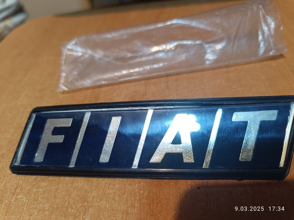 Znaczek do Fiata 126p + przełącznik świateł awaryjnych Autosan
