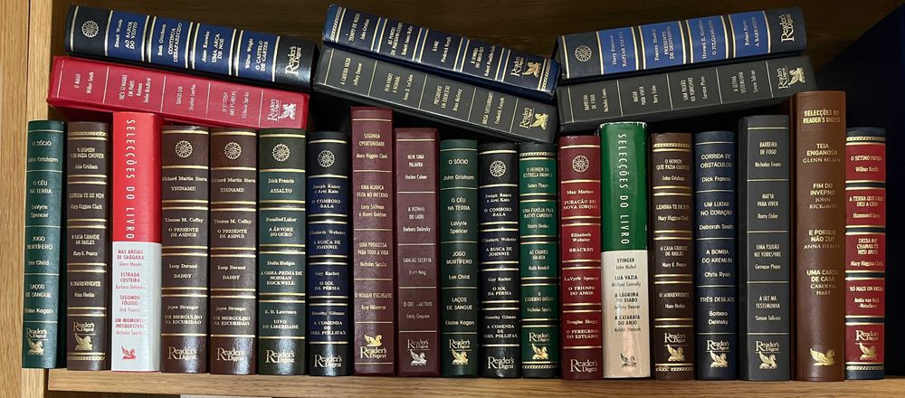 Conjunto de 25 livros condensados com 100 obras