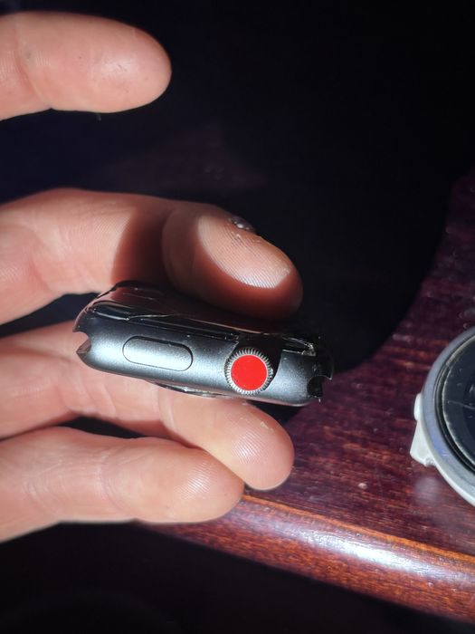 Sprzedam dwa zegarki uszkodzone aplle watch i suunto 5 peak