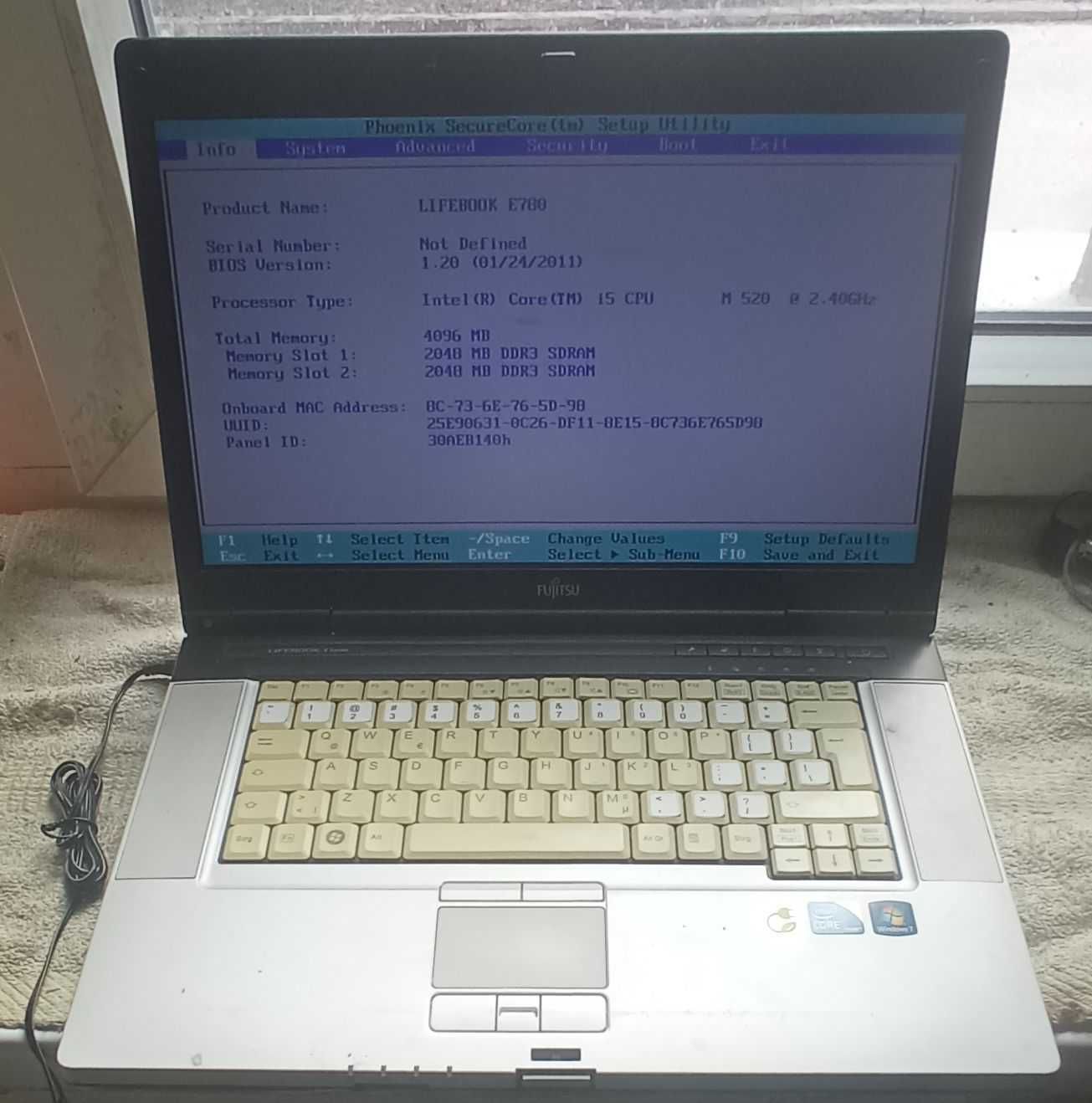 laptop Fujitsu Siemens E780: i5