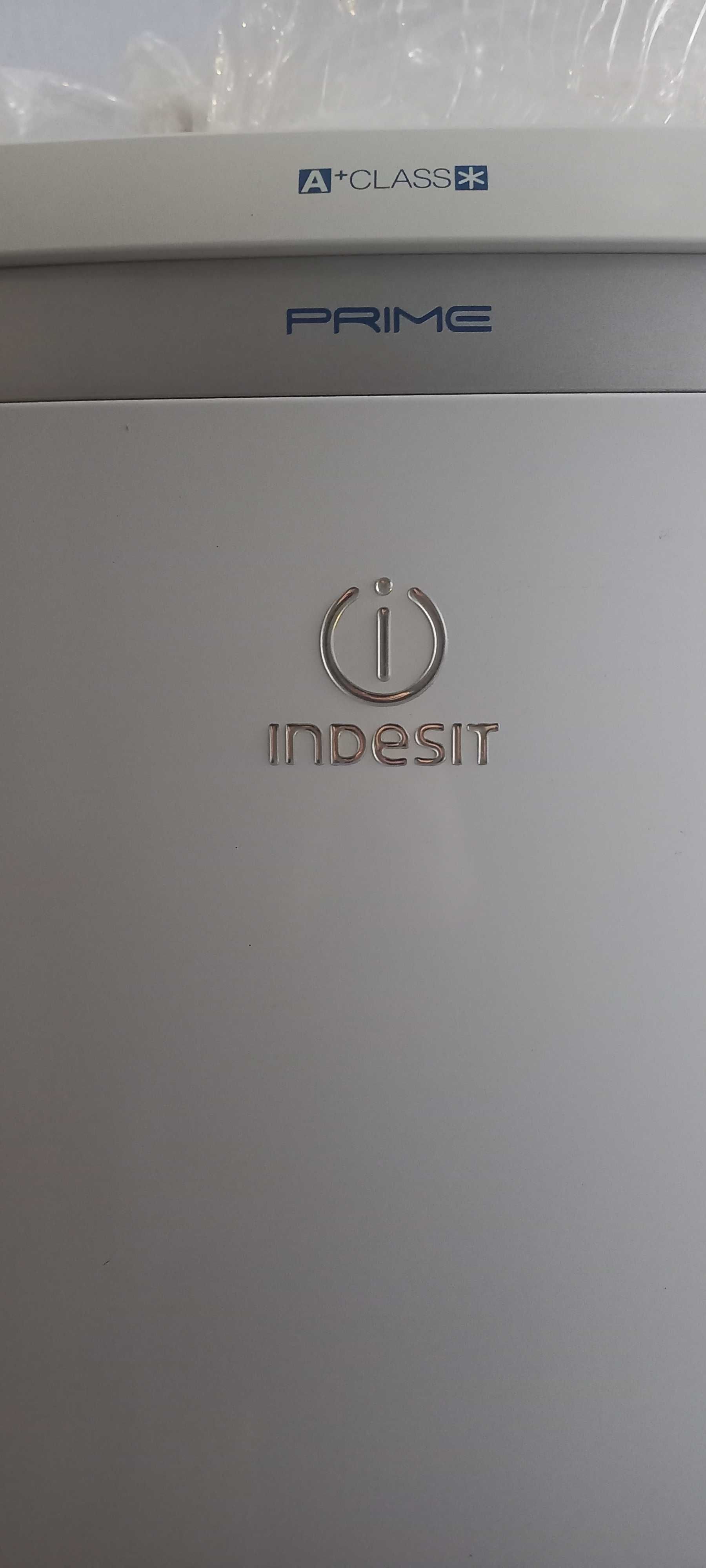 Холодильник indesit