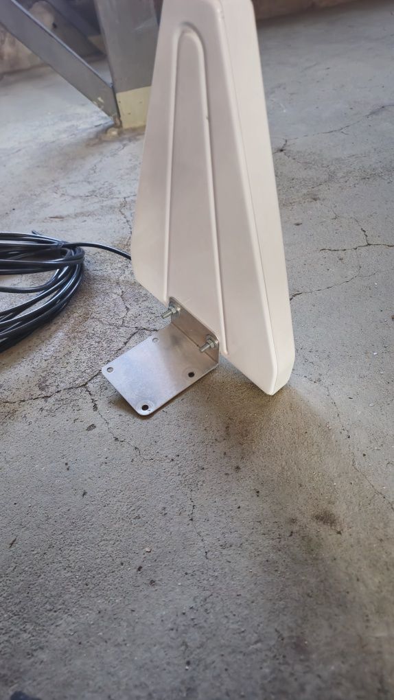 Antena GSM kierunkowa z przewodem 10 m