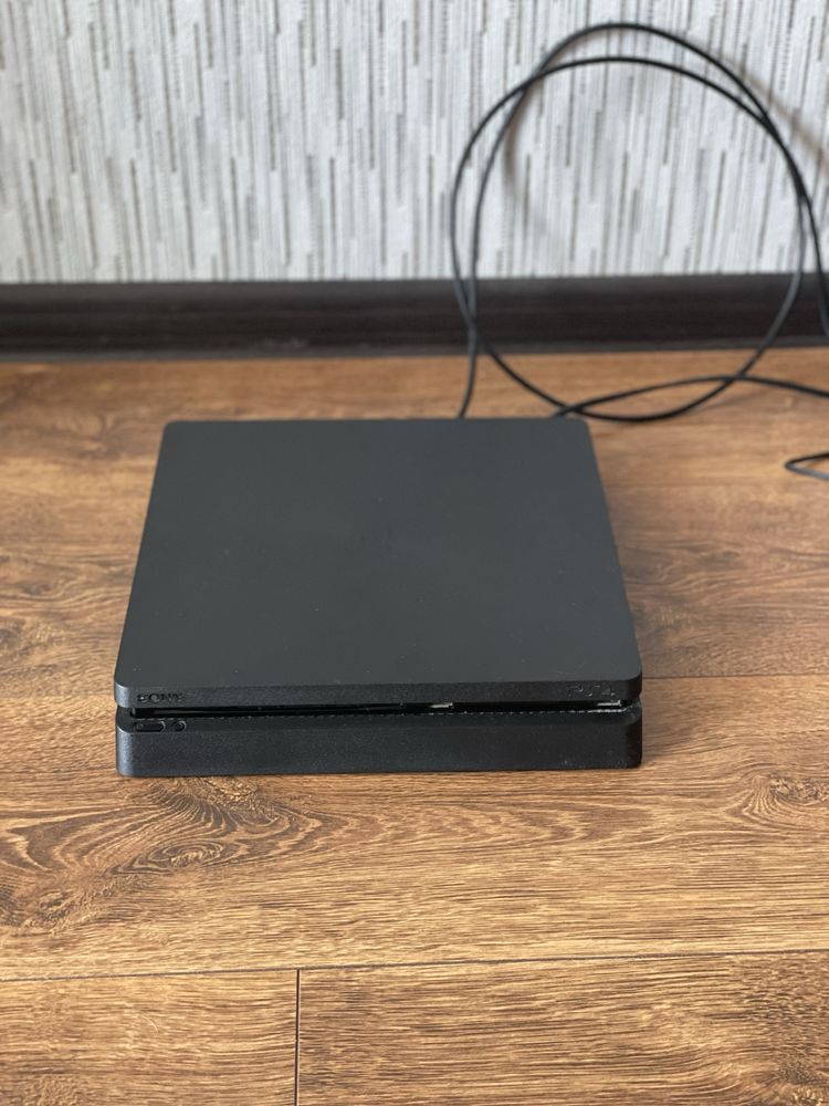 Продам Playstation 4