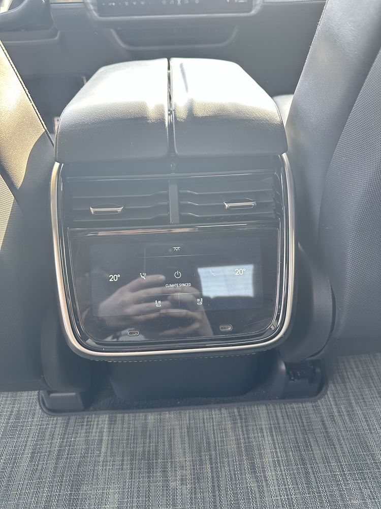 RIVIAN R1T Adventure