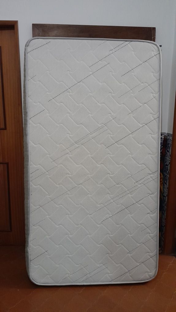 Colchão solteiro 1,03 × 1,86 x 0,23