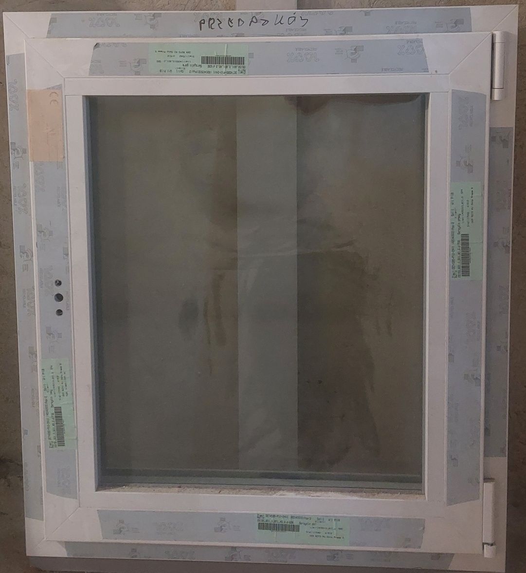 Okno PCV RU jednoskrzydłowe 3-szybowe białe 700x800