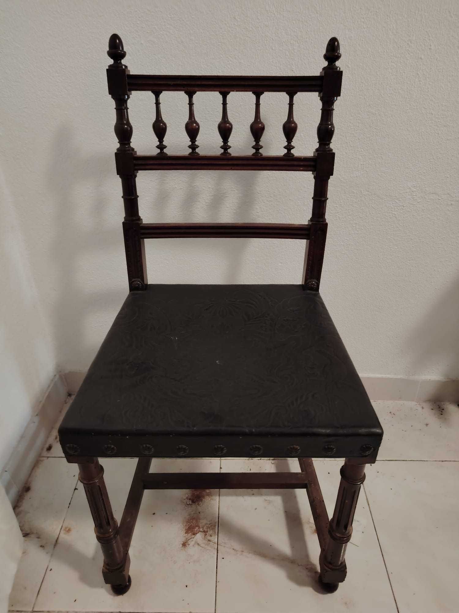 Mobiliário para restauro.