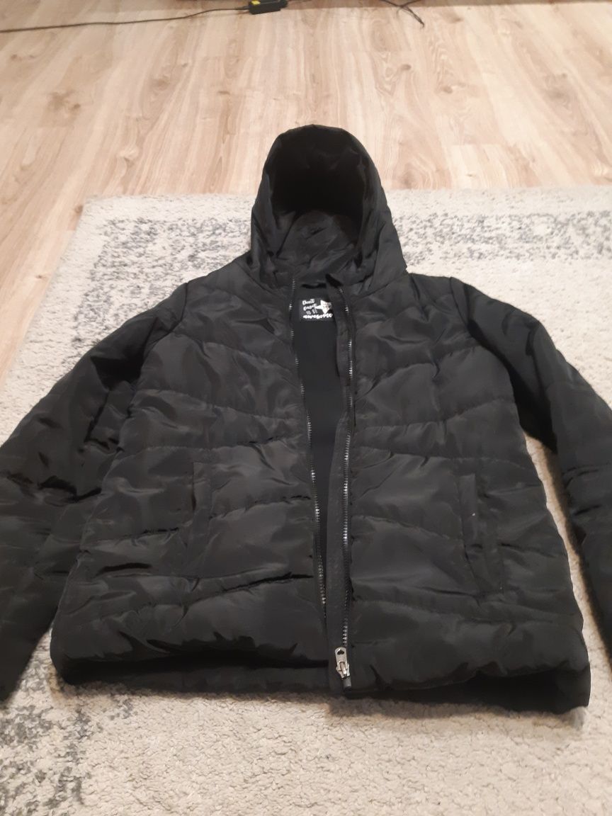 Czarna kurtka pikowana rozmiar 158