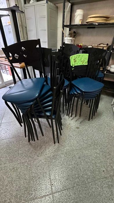 Mesas e cadeiras
