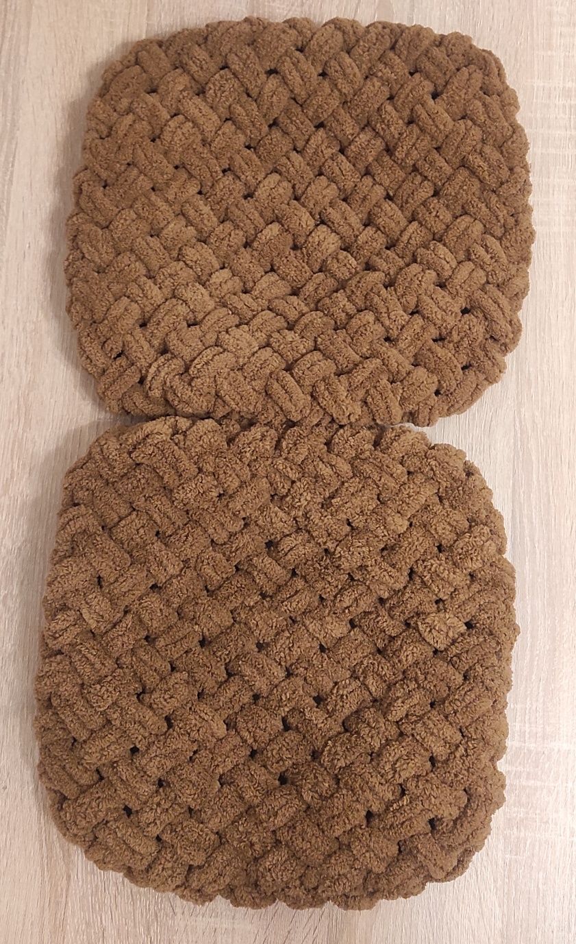 Alize puffy. Чехлы вязаные  плюшевые на табурет 30-35 см. Коричневые