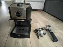 Kolbowy ekspres do kawy DeLonghi EC156.B