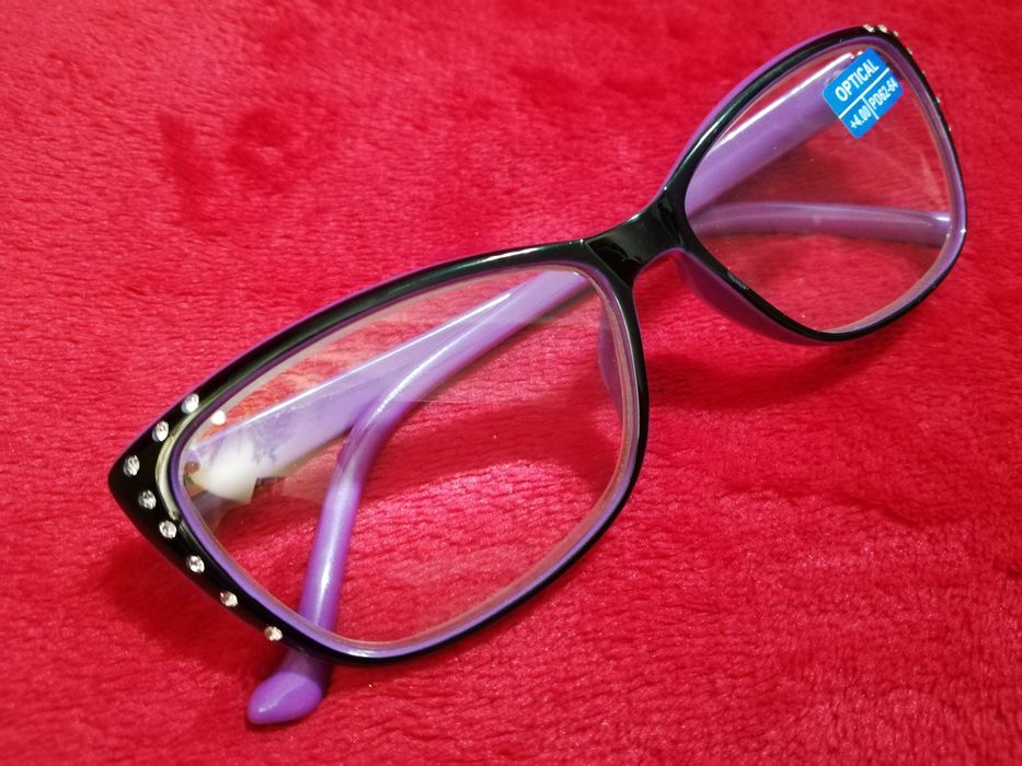 Okulary damskie korekcyjne + 4 - nowe -piękny fason
