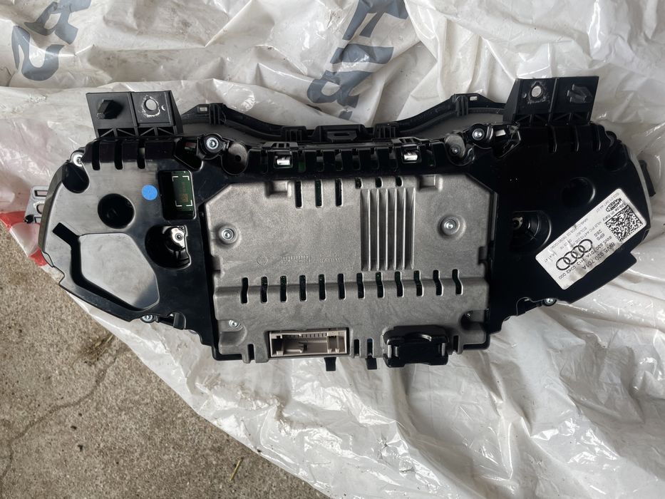 Licznik zegary AUDI A4 B9