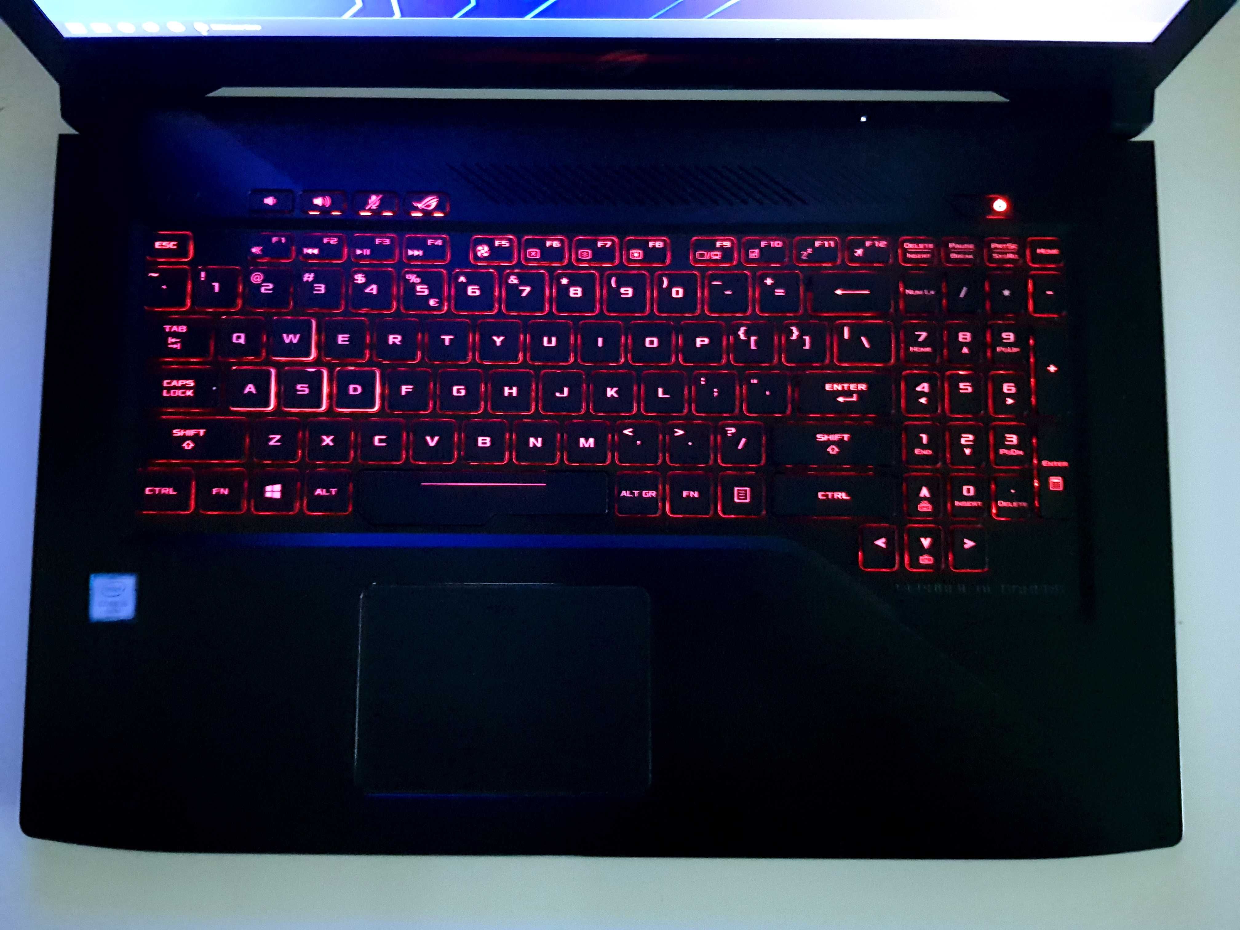 Asus ROG STRIX GL703GE 17,3 " Intel Core i5 / GTX 1050Ti / 16 GB
