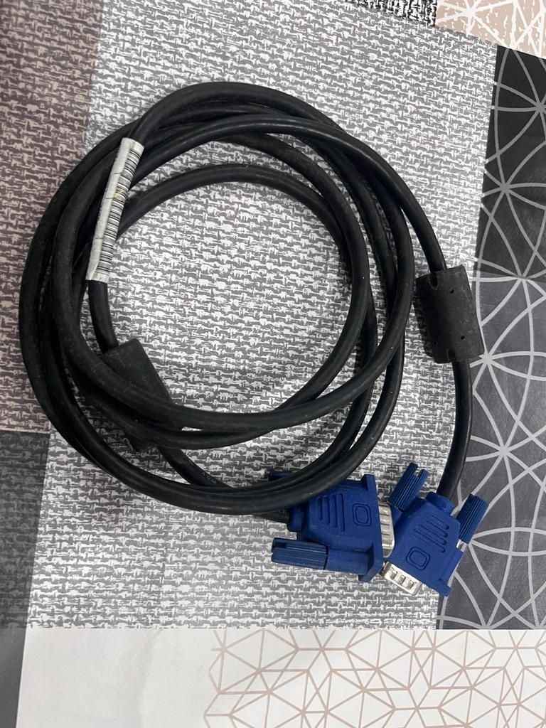 Cabos HDMI e VGA