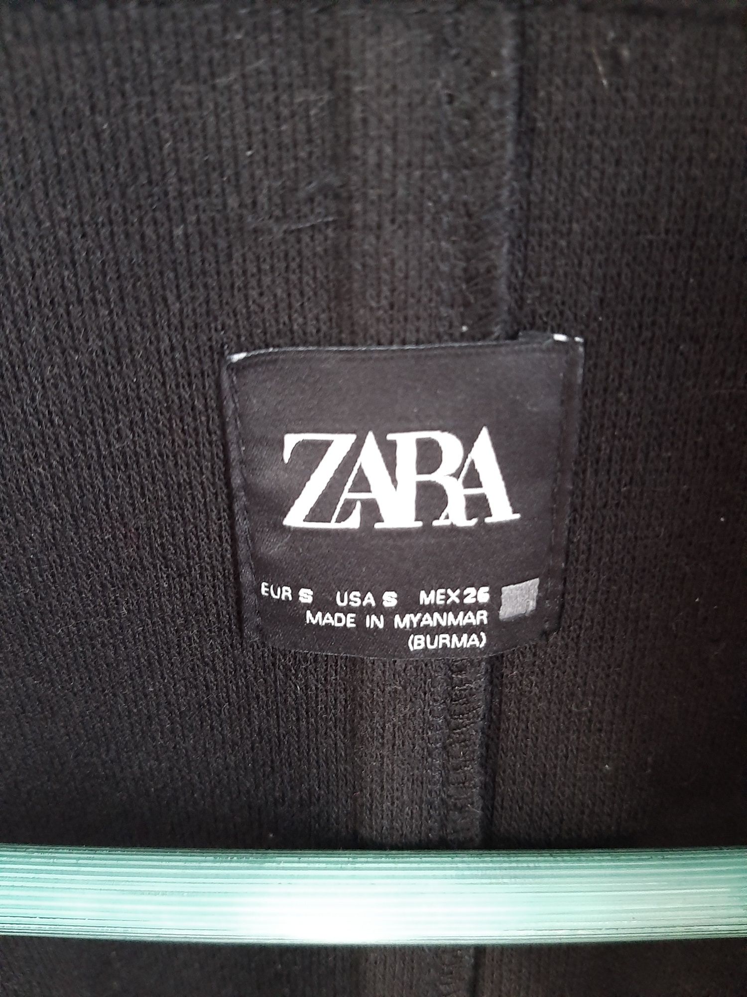 klasyczny czarny płaszcz Zara S
