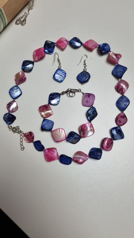 Komplet biżuterii niebiesko-różowe kamienie