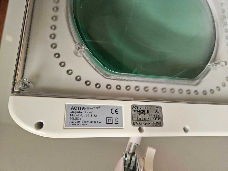 Lampa bezcieniowa kosmetyczna