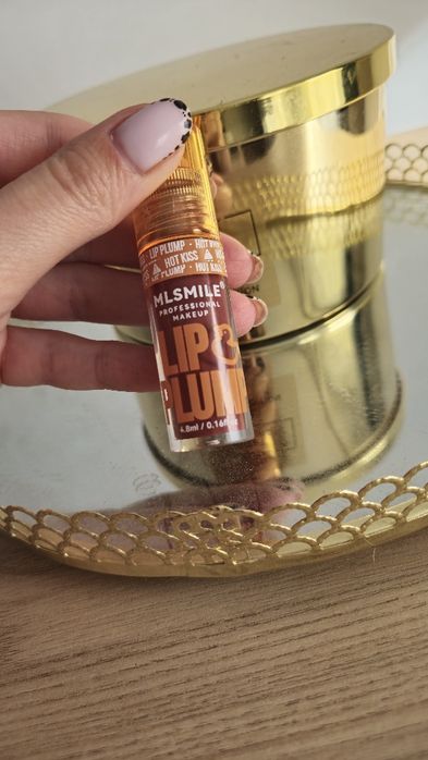 Błyszczyk powiększający usta