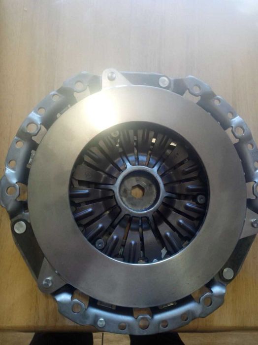 Комплект зчіплення BMW E46, E60, E61, E85 Luk 623323500