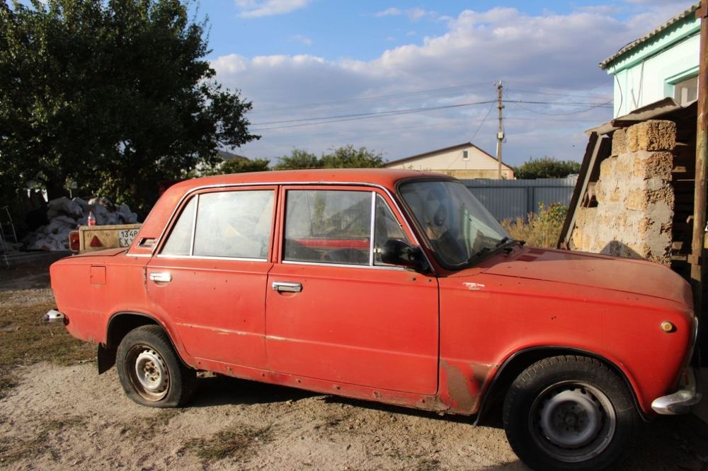 Продам машины Ford Orion и ваз 2101
