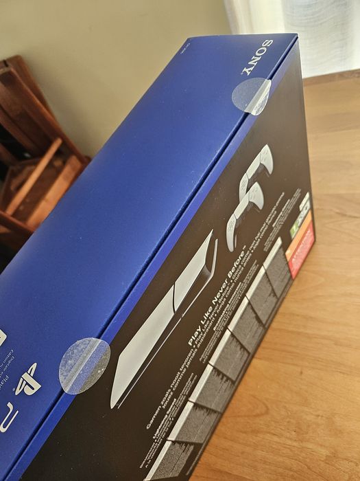 Playstation 5 (ps5) com Dois Comandos (dualsense) Selada - Nova