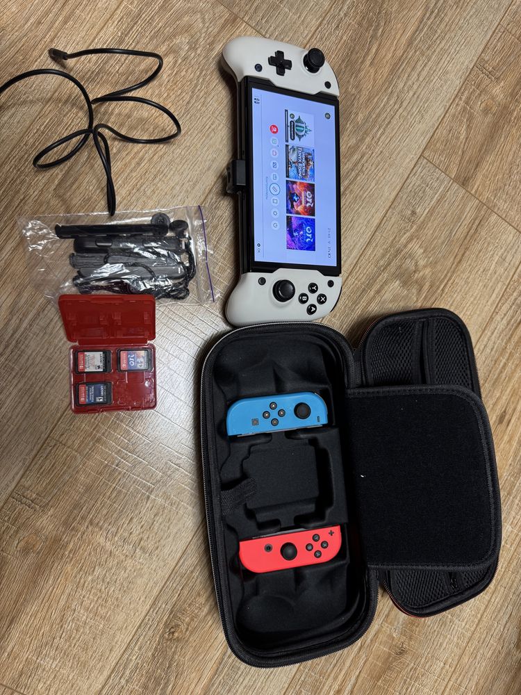 Nintendo Switch Oled , 4 гри , дод. Контроллер