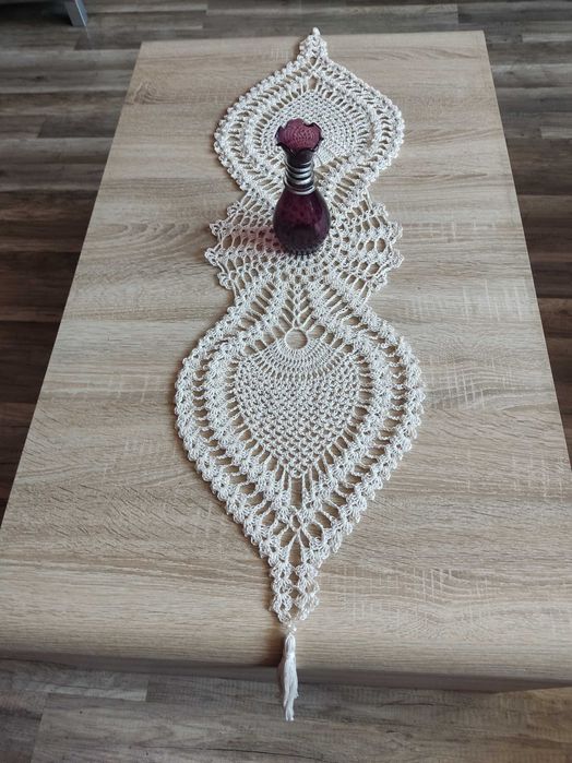 Bieżnik na stół ławę na szydełku