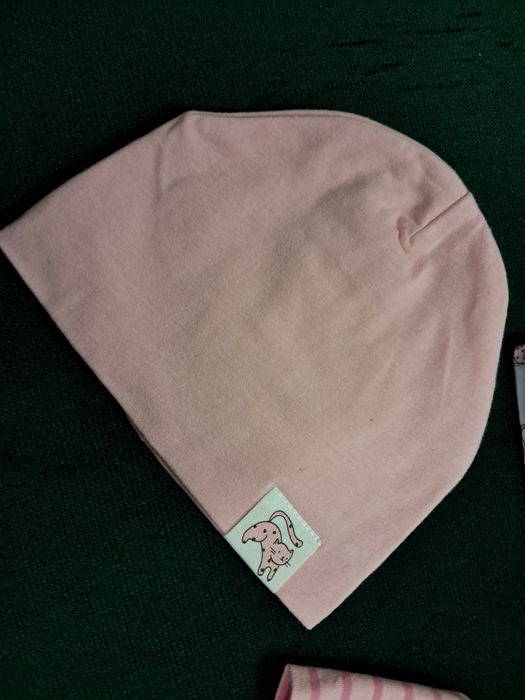 Sinsay 3 czapki wiosenne dla dziewczynki 0-3 mca. Stan idealny. Cena z