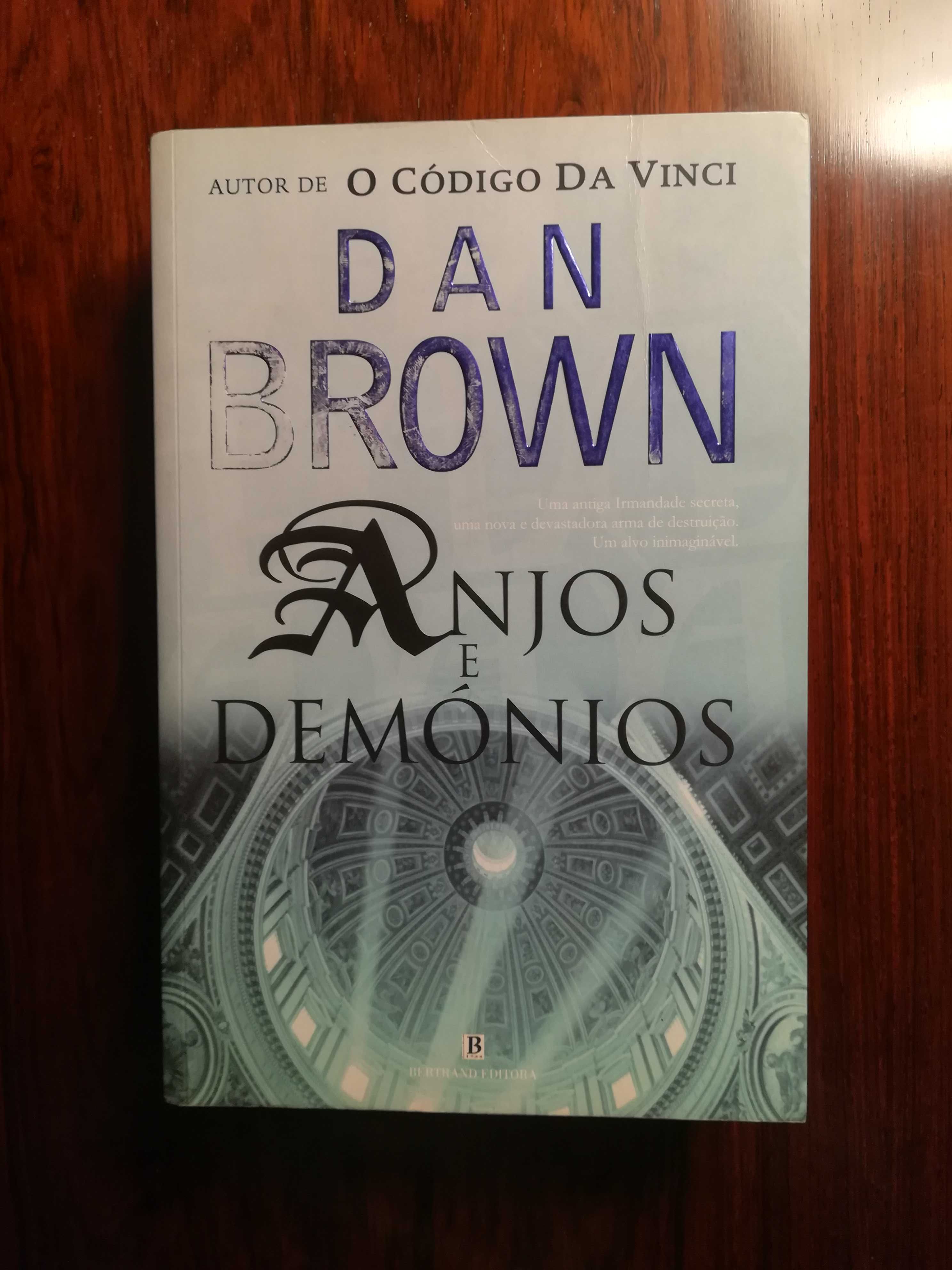 Livro "Anjos e Demónios", de Dan Brown