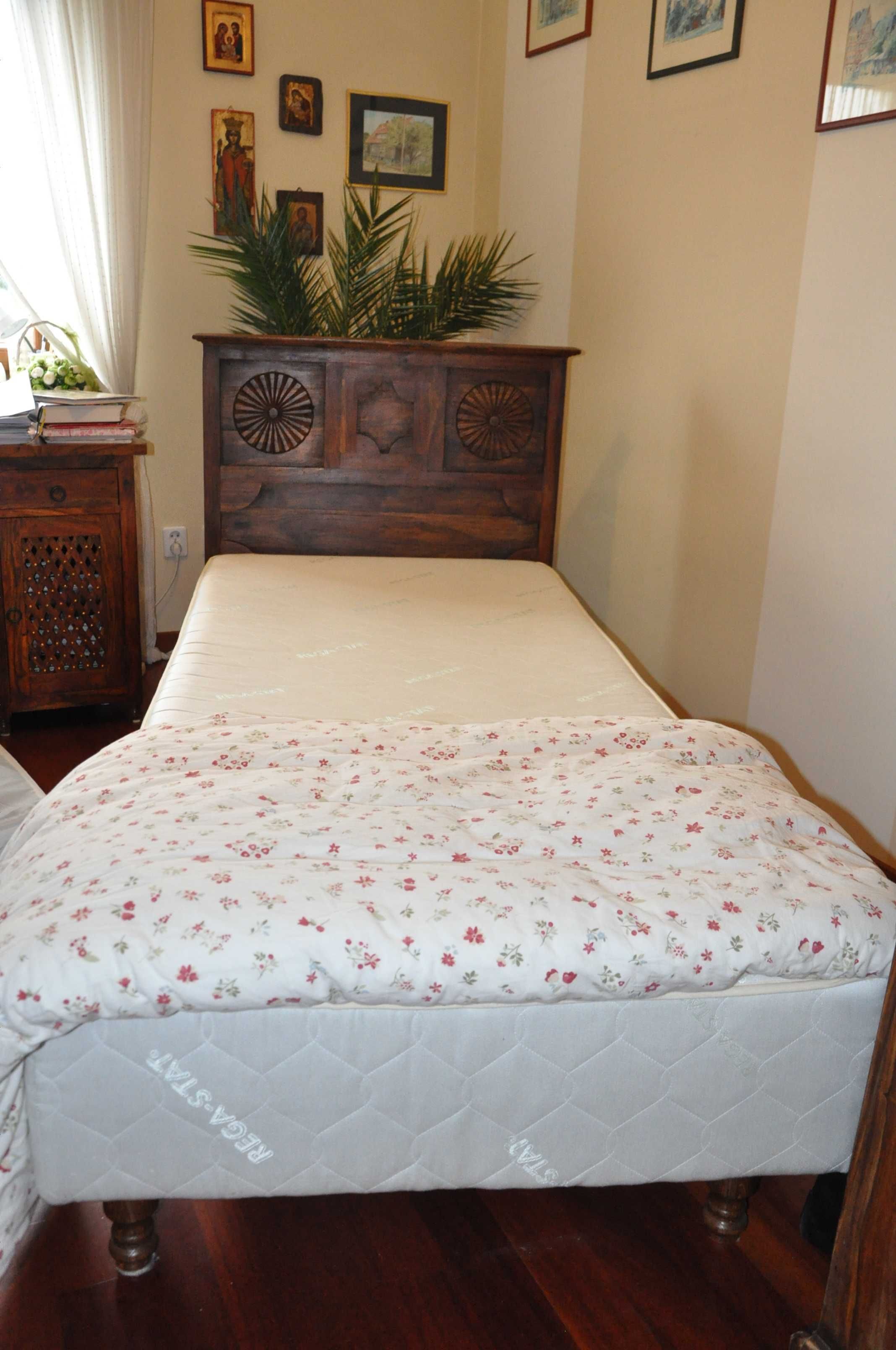 Łóżko drewniane, drewno egzotyczne, z drewna, rzeźbione