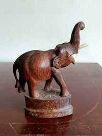 Figurka słonia z drewna egzotycznego