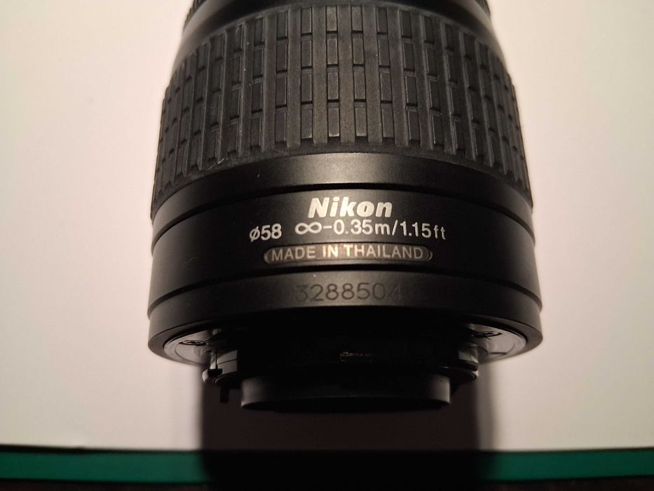 Aparat fotograficzny lustrzanka NIKON F65 z obiektywem NIKKOR 28-80mm